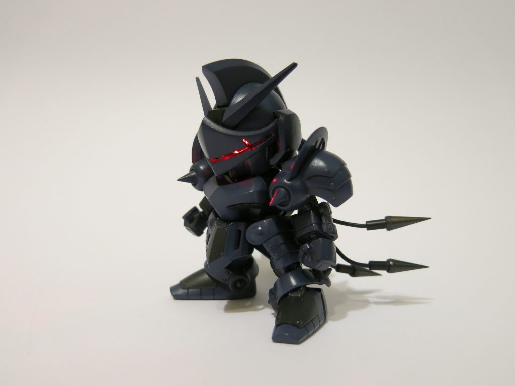 目のパーツを取ってブルタックでledを固定すればこうなる。とてもかっこいいが、電池切れたのでこの一枚の古い写真しかない。