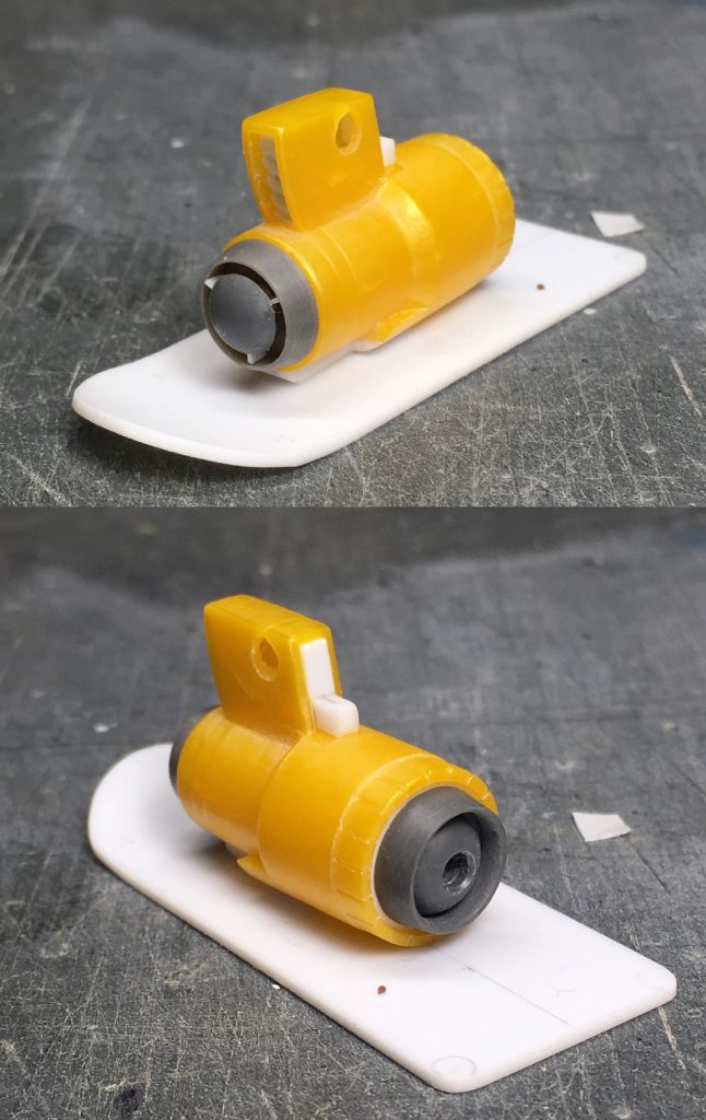 【加工途中_奇面1号 脚部】
足の接地面の板は切り離し、プラバンで大型化したものに変更。
所々ディテールアップパーツで置き換えて航空機のエンジン風に改造