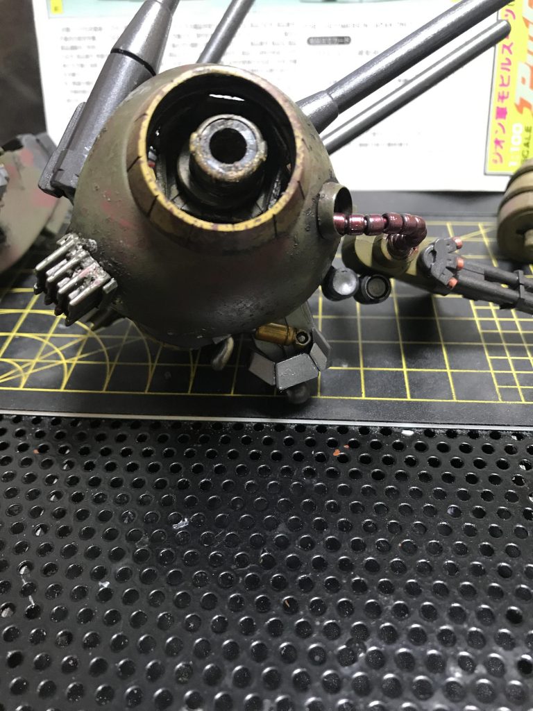 肩関節はMGズゴックの物を埋め込み。