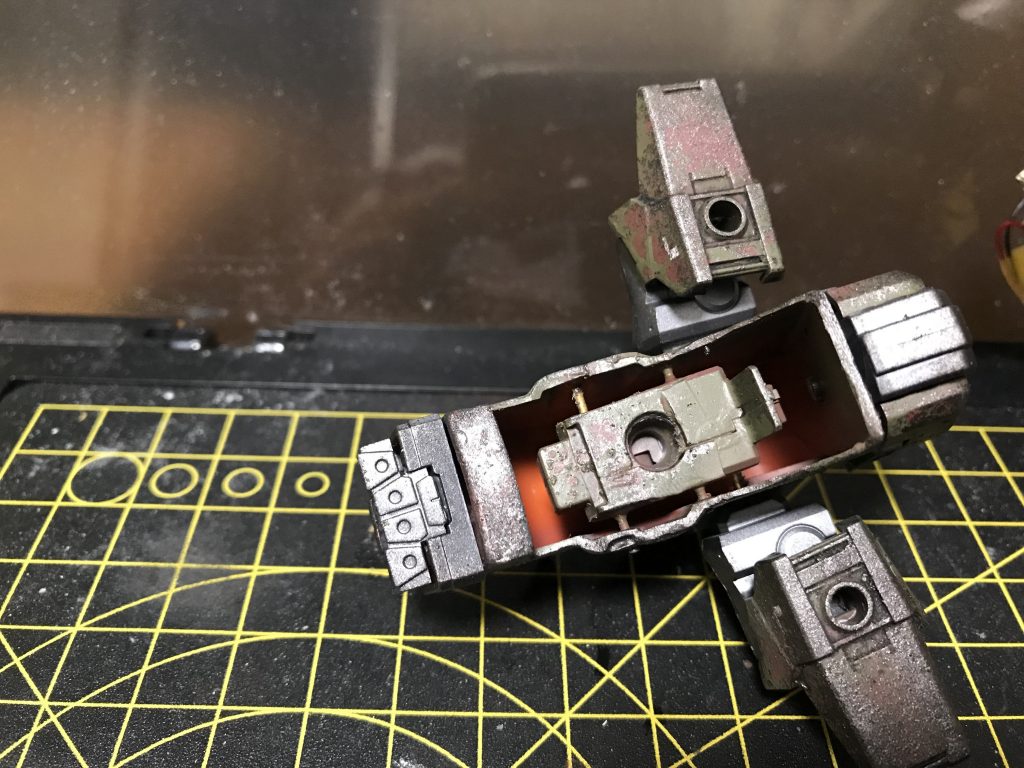 グレイズの股関節フレームを移植。