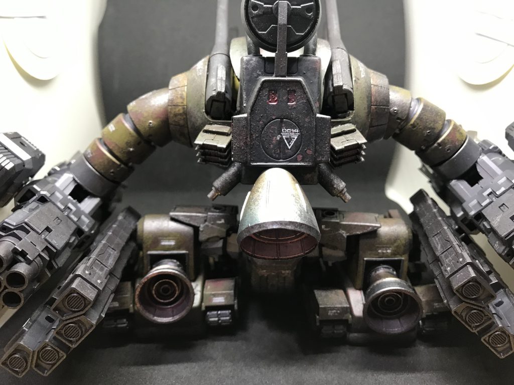 背面、バ-ニアはウエーブのバーニアを使い大型化、レドームはビルダーズパーツのレドームを使用。
