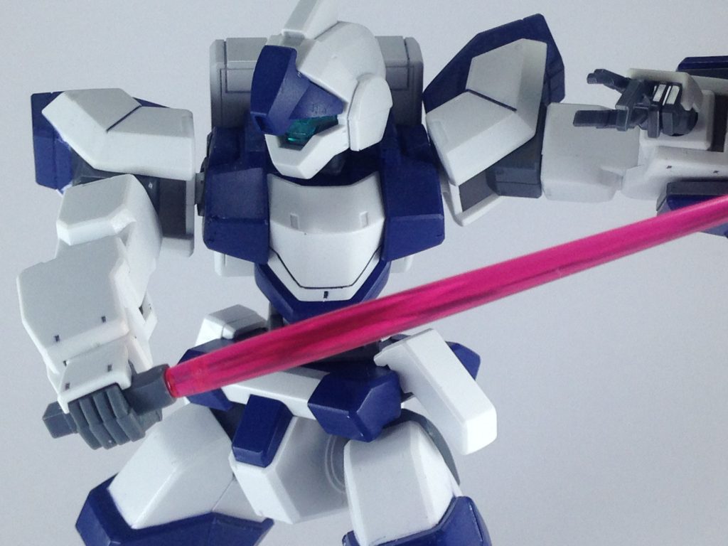 左手はHGクランシェの手を使っています。ビルドハンズは気持ち軸が太くてこちらを選びました。