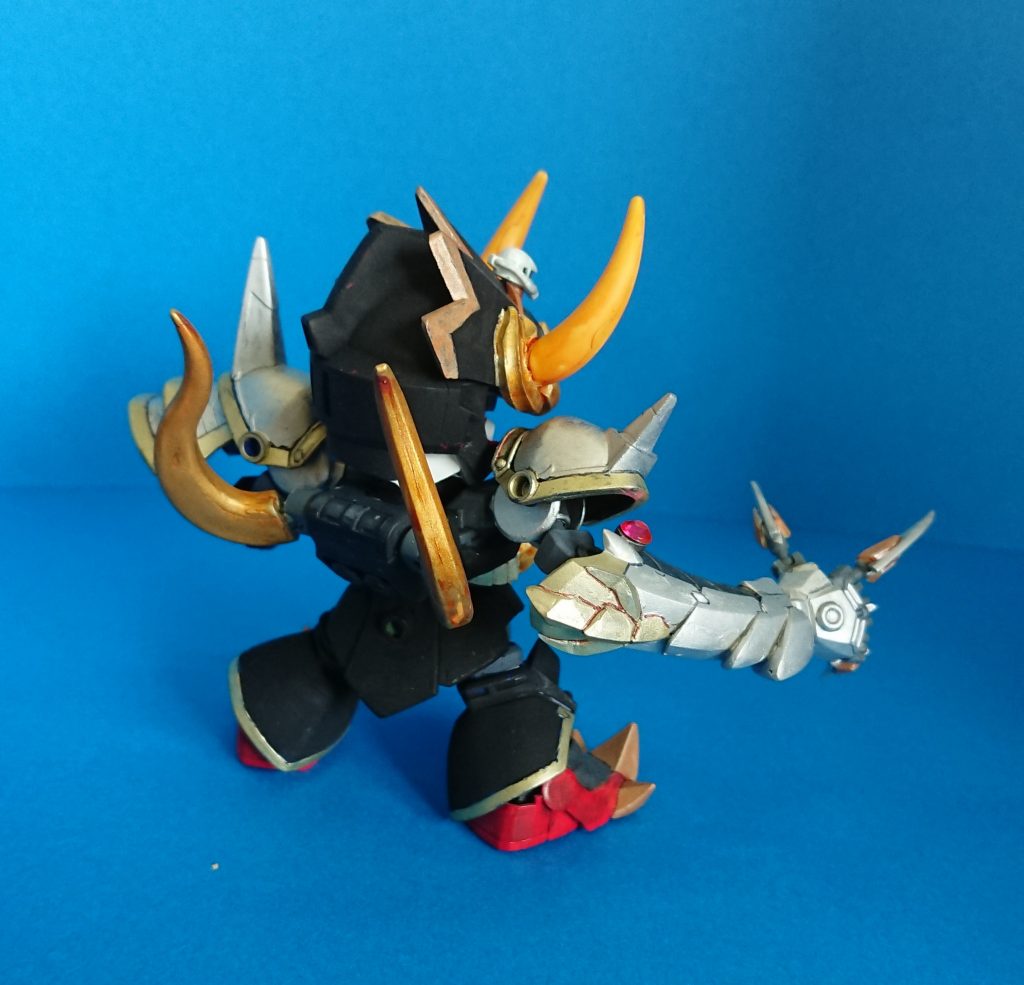 大将軍のすすめで、それまでの偽頑斗丸から義頑斗丸に改名。

背中の金剛角は動きます。