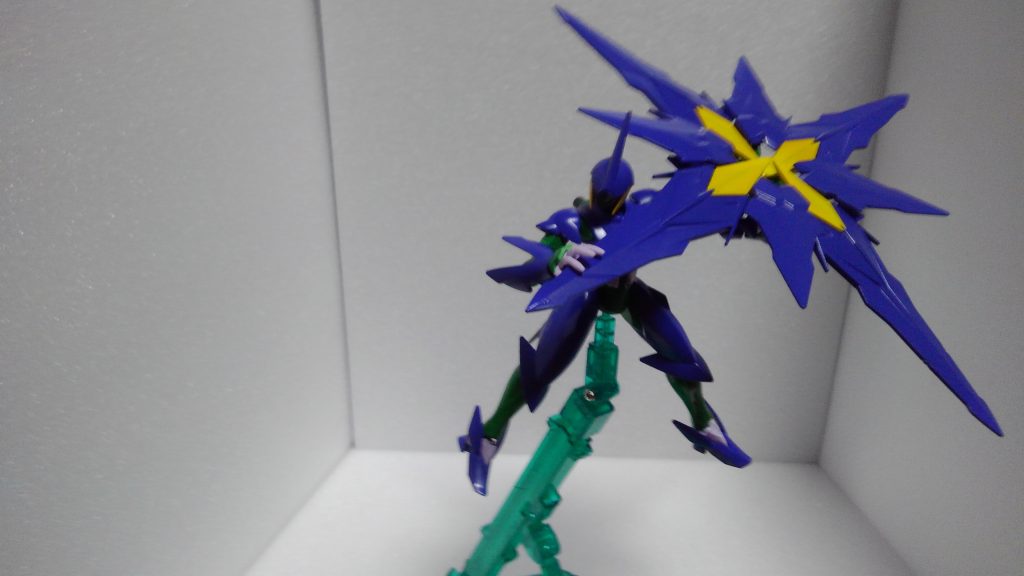 妄想設定
 フォース「フラワーガーデン」所属。「シノブ」愛用機。
 フォース結成後に戦った潰れかけのフォースのメンバーで、戦闘後に口論していた所を引き抜いた内の一人。
 直接戦うよりも隠れてトラップなどの工作をする戦術を得意とし、適正試験を受けた後、「シノブ」に合う機体がないということで作られた機体。
 以前のフォースでは、隠れて狙撃がメインだったが、今はトラップを仕掛けながら臨機応変に移動し、ステルス機能を生かしながら、単機になった相手を見つけ次第、暗殺者のごとく後方から近づき静かに撃墜する。
 対戦相手にも観戦者達にもほぼ気づかれないが、撃墜数と生存率の成績はフォース内トップクラス。