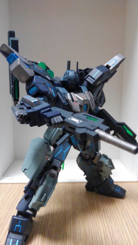 GNサブマシンガン
脚部に装備されている中距離武器
GNスナイパーライフルⅡのバルカンモードと同等の性能を持ち、弾をばらまき攻撃する。
はぁ... マシンガン二丁... 良い...