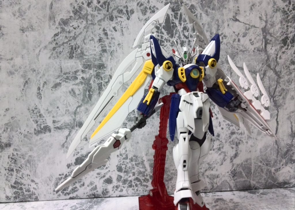 2015年６月製作

ウイングガンダムF
(Fはフェザーの意味)

ウイングガンダムに
ウイングガンダムゼロ炎カスタムキットを使用した簡単かつシンプル改造

頭はウイングからゼロ炎の物に変更