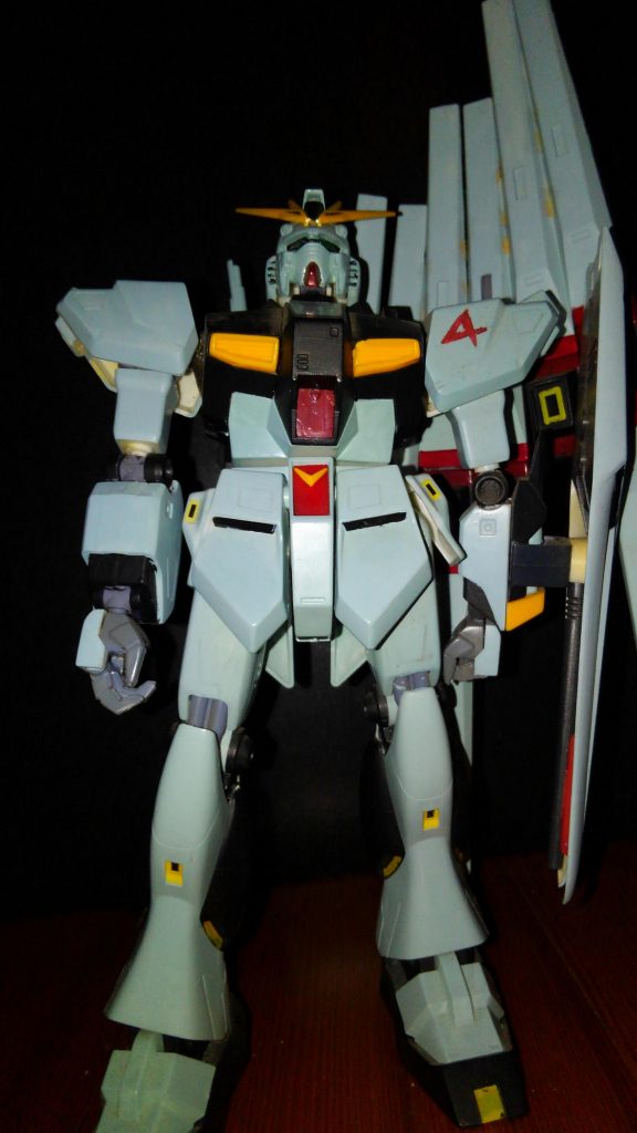 待って?コレ塗装こそすれども碌に墨入れすら入れてないやん!?
トレードマークはマスキング頑張って塗った形跡がチラホラ(*´ω`*)