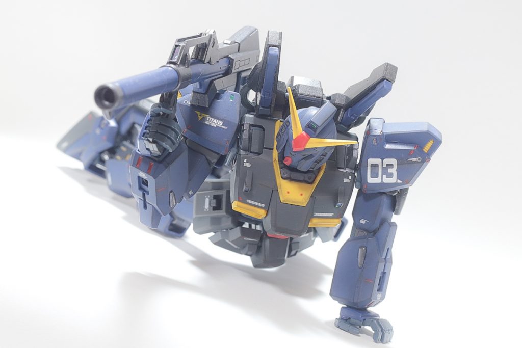 片手立ちでバズーカ構えるのも余裕です。