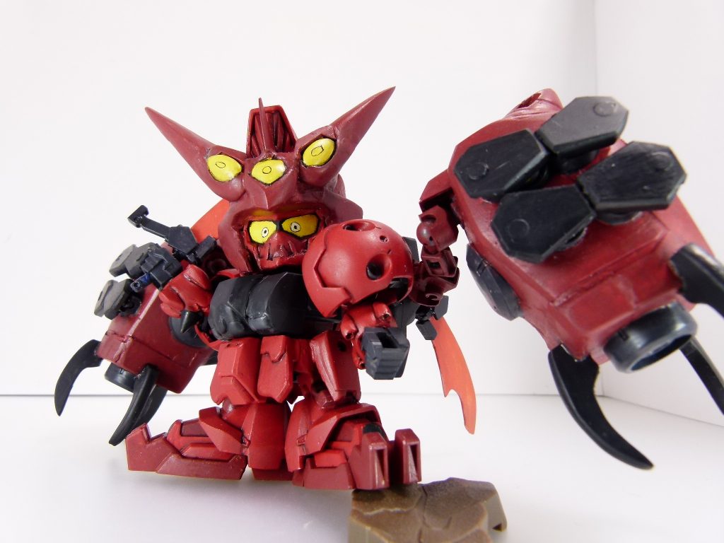 ガンダムＧＰ－羅刹：オーガがオーガ刃ーＸに代わる機体として新たにビルドしたガンプラ。ガンダム試作２号機をベースとした機体は頑強な構造と精強な出力を備え、モチーフとなった「鬼神」そのものの強さを見せる。フォース「百鬼」を率いる中核、相手のリーダーを「喰らう」役として、白兵戦能力の強化は当然の流れであった。ポーズは２１話から。全身の可動範囲はすべて孫策を使用。可動範囲向上などはありません。流用パーツもあって肩などは大型化、本体のポーズは付けにくくなっているかと思います。羅刹と元機体のGP02で共用できそうな所は胸と足のみ。肩・腕は四角かったものが丸くなっていますし、バインダーの接続も全く違う様子。それ故に、リアルガンプラで出すなら完全新規造形がほぼ必須となるでしょうか（可動域の向上も含めて）。ちなみに、オーガ刃ーXと似ているパーツがあるかというとそれもありません。