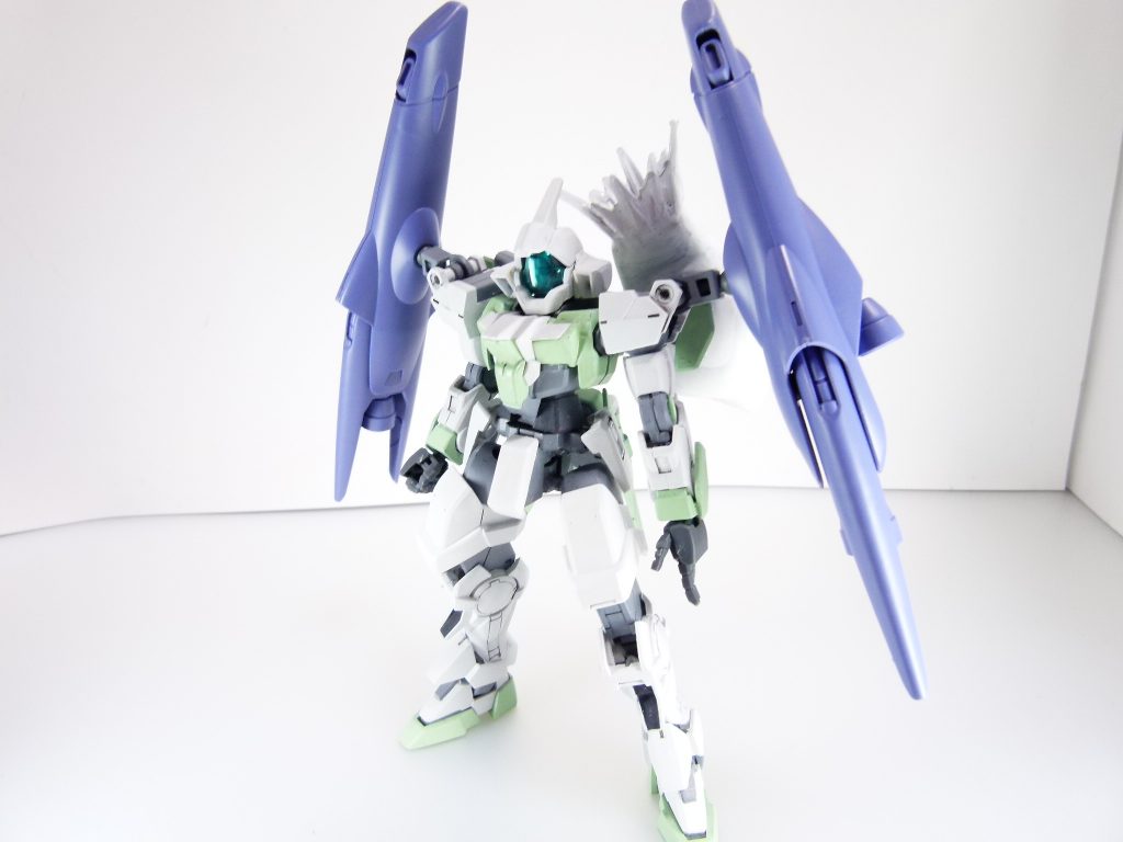 徐々に今回使用したバージョンに近づける。ブースターユニット側のボール軸はボールデン中ボールが対応します。そのままだと基部が入る程度なのでちょっと緩いかも。適宜調整しましょう。これにより、ネイキッドの肩にもブースターを装備可能。上記の完成版ではカルメネールの肩のラックに装備、補助ブースター代わりとしました。