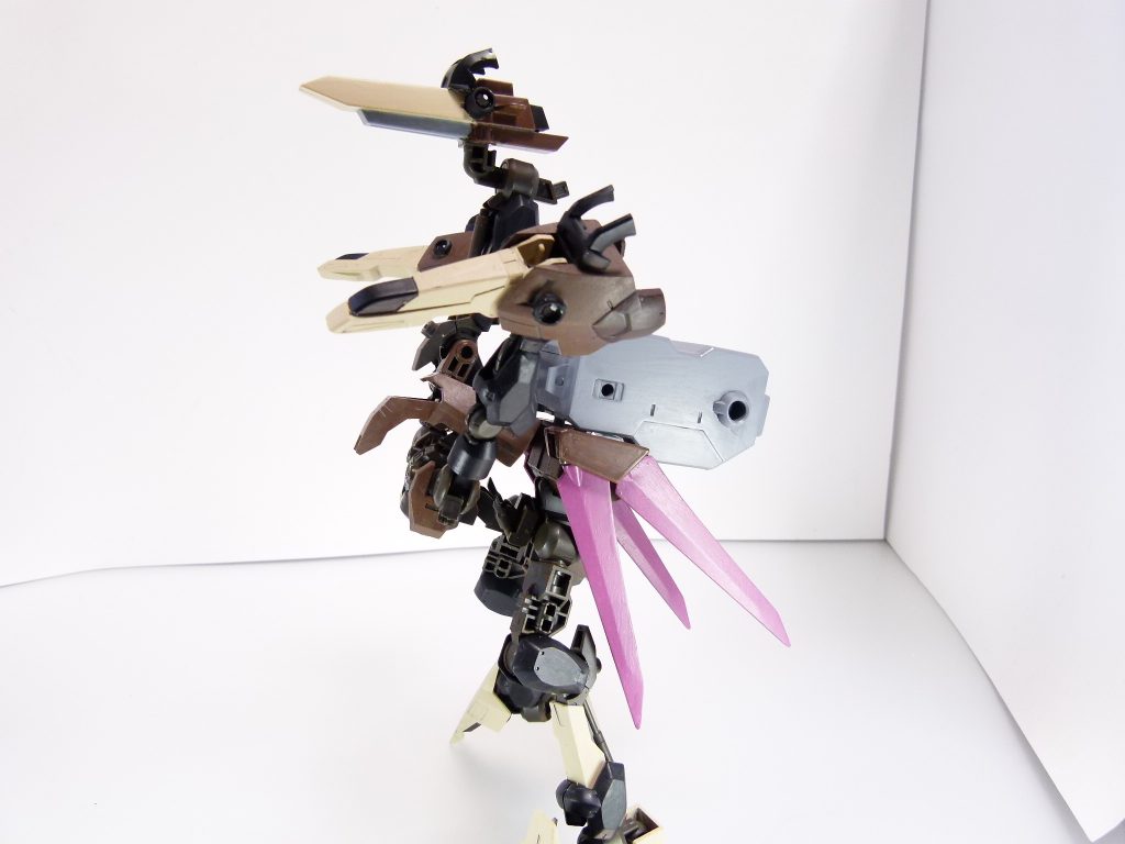 輸送コンテナユニット:ボーナスポイントをもらって総合的な能力が向上したことにより、さらに大容量の輸送も可能になった。目的地に安全な輸送を行うことによりフォースポイントを稼ぐ。これもまたGBNの生き方である。グリモアレッドベレーのコンテナパーツ(底面除く)をほぼそのまま使用。