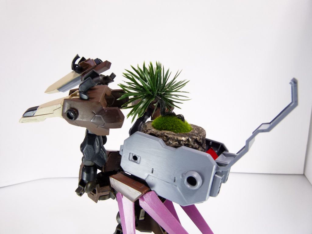 こちらはペリシア用の植栽を輸送しているところ。ガシャ盆栽はきつかった。