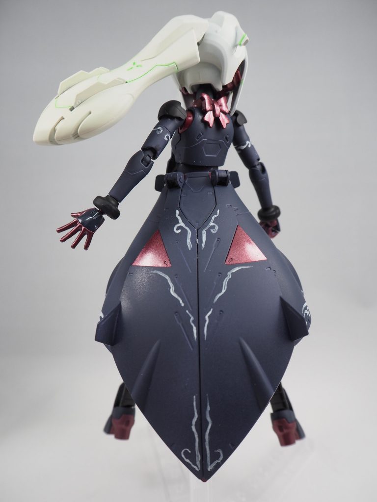 ティターンズカラーっぽいのはストームブラックブルー80%にピュアブラック20%、ツヤ消しで。
赤はメタルブラッディレッドに少量の黒を足して光沢。ニーハイもツヤツヤです。
