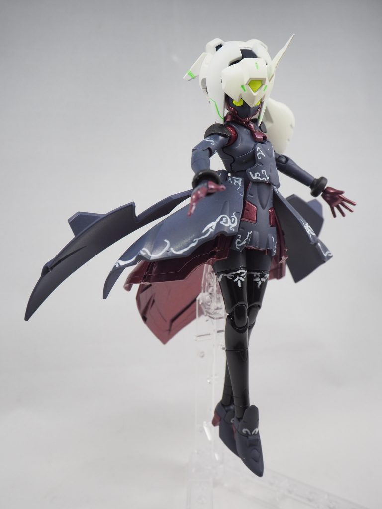 これは多分天空から降臨してくるヤツ。
後ろスカートの装甲が大きく展開するのが外連味あってハッタリが効くので大好きです。
スカート裏に大量のファンネルを装備していても良かったかもです。