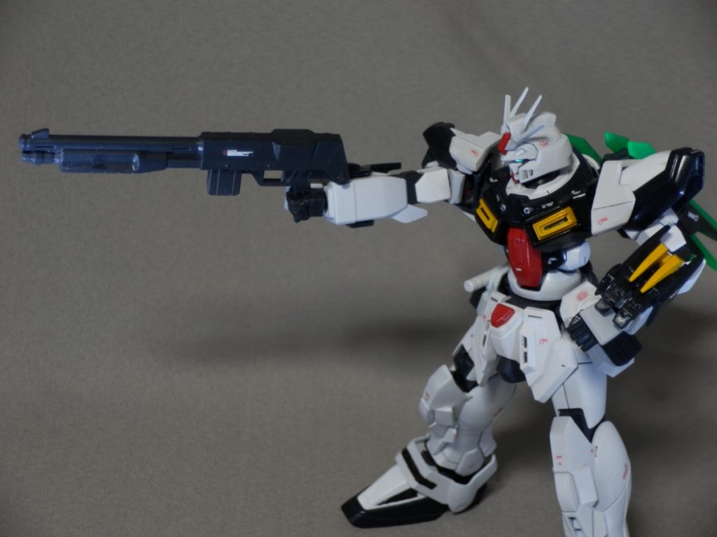 主武装としてオーソドックスな頭部GNバルカン、GNビームサーベル、近距離に強いGNビームショットガンを装備。