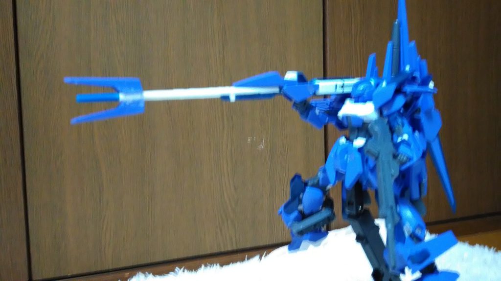 故Gディフェンサーさんのロングライフル。塗装し忘れてる部分満載ですが、素敵な武装になったと思います。
メガロングライフル的な感じかな。