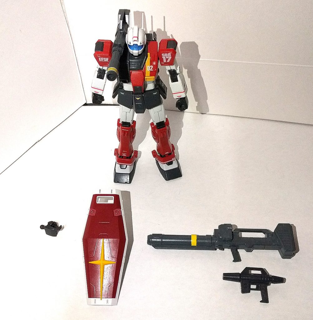 付属品はビーム・スプレーガンと銃持ち手のみ、ゲーム等でよく見る仕様にする為に他キットからシールドとバルザック式360mmロケットバズーカの代わりに、レールキャノンを装備出来るようにしました