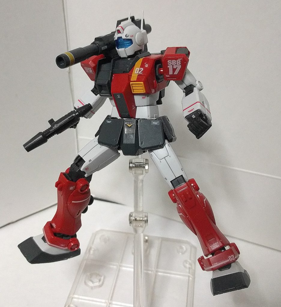 プロポーション、可動域はこれまでと同様に良好ですが、キャノンがある都合上で頭部がやや左右に向きにくくなってます、ただしキャノンも左右に可動するので頭部と同時に可動させる事である程度左右に向かせる事も出来ます
しかし、これではやはり物足りないので…