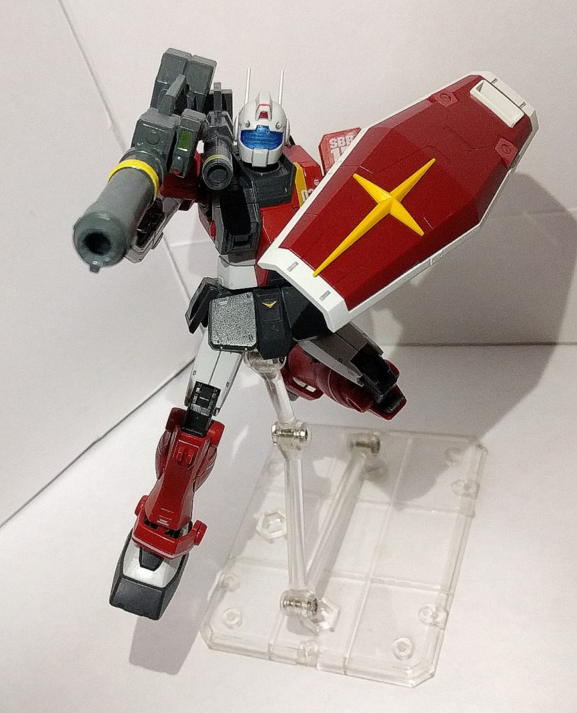 レールキャノン&シールドを装備!
やはり空間突撃仕様にはバズーカ系武装とシールドがよく似合います
因みにレールキャノンはHGUC地上戦セットから、シールドはRG ガンダムの物を、接続部にはHGBC ビルドブースターMk-IIのパーツを流用してます