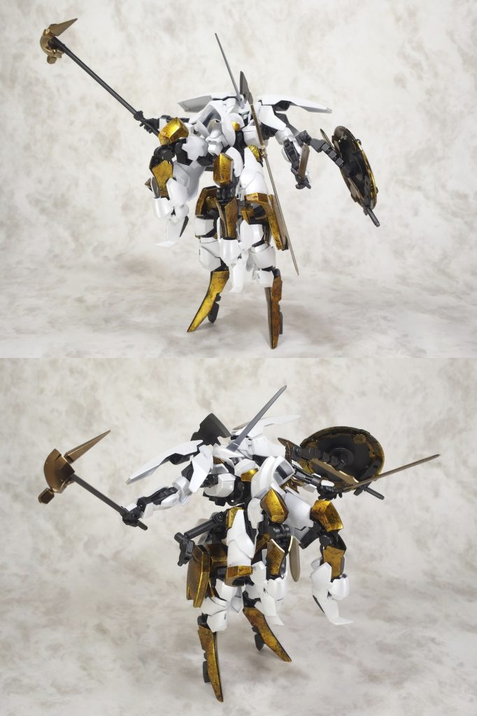 この体勢からレオノーラは強烈な前蹴りを放つ。
後足を格闘にまで使いこなすのは想定外で、技術部も驚きを隠せない。
格式や型にとらわれないレオノーラならではの戦闘スタイルである。
そして受ける方がまともな騎士であればあるほど
恐らく人生で未経験の攻撃なので初見での回避はまず不可能。
　
　
　
　
　
*◆人型モード*
凄い背負い物になるが、後半身の出力ステータスをほぼ推力に振るので
大推力ブースターを背負った状態になり、
意外と俊敏なうえ短距離飛行も軽々とこなす。