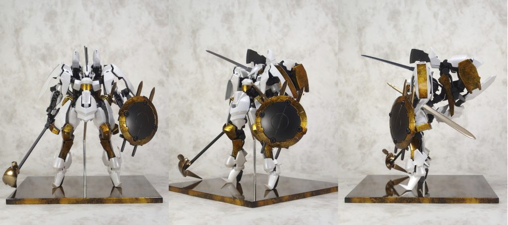 一応差し替え組み替え無しで完全変形出来ます･･･が、後足の大回転にちょっと無理があるので素直に後足を外して組み直した方が楽です。