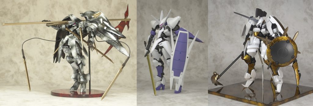 左から、最も原型（神機）に近い魔道機ハーレクイン、
騎将機アインホルン・シュヴァーン、
騎将機アインホルン・ドラッヘ。