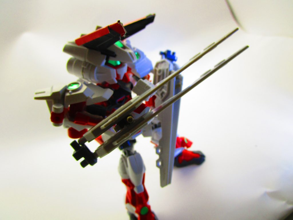 超特大手裏剣は爪に変形し、どんな盾をも打ち破る。