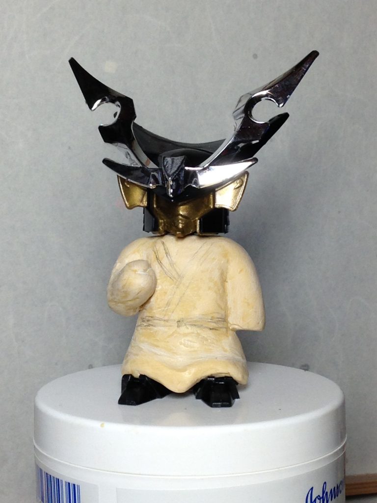 大まかに頭身決めてパテ盛り