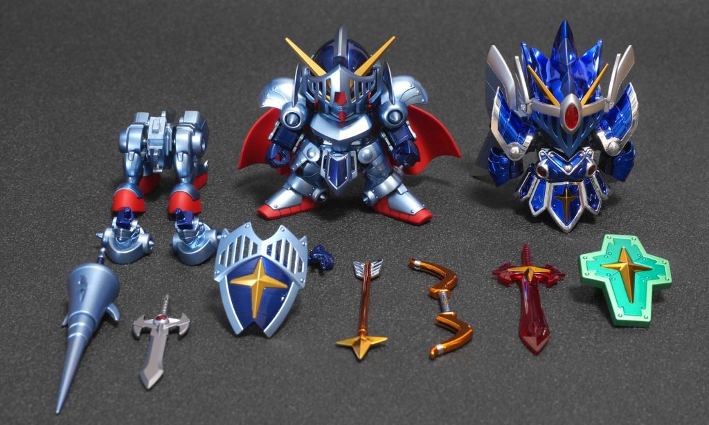 セット内容。ランスやマントを素の騎士ガンダムから持ってきたので、
せっかくなので本体や残りの武器も含めて全部作っています。
旧キットの騎士ガンダムを彷彿とさせる内容。
こんな感じのセットだったら良かったのになぁ…
