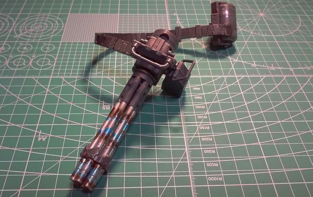 武装はガトリングガン　バイクのマフラーみたいに焼けを表現してみました。ゼンマイで回りますw。私のツイートで回っている動画をupしてます。