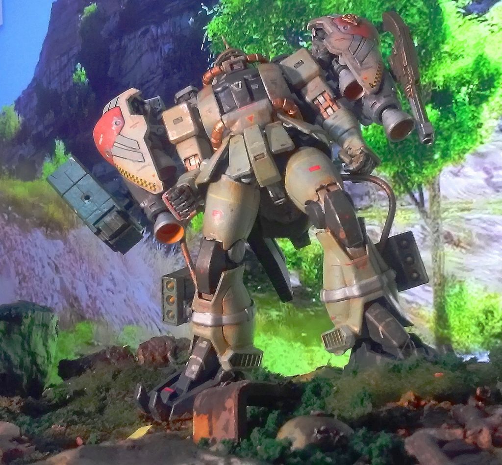 ジオラマベースはほぼ100均で揃い、迷彩ザクの時のを流用してます。今度は市街戦のジオラマ作りたいな～と思ってますw。