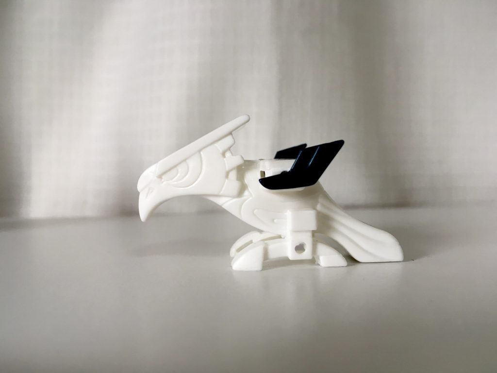 生まれたばかりのイーグル。
かわいい羽だけどそれじゃ飛べないね……