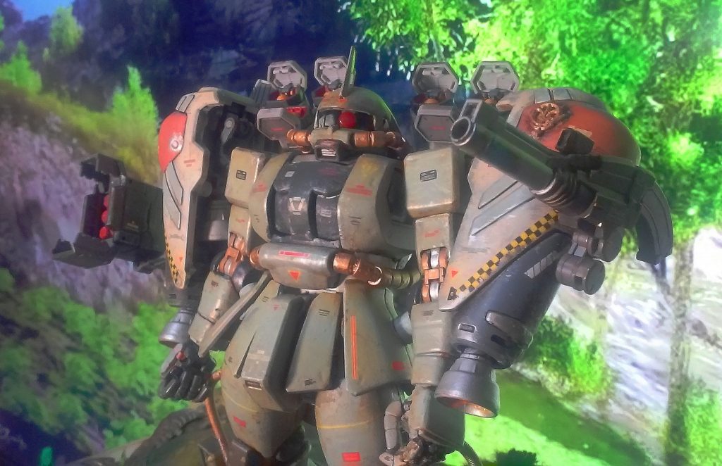 武装はどっちゃり付けました。右のバルカンはオリジンガンダムから流用です。