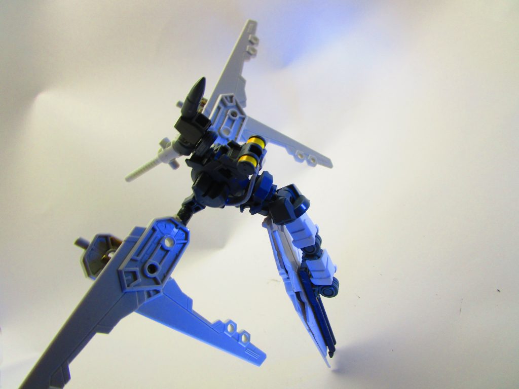 狩飛震符・棲捕雷花荒（カレトブルッフストライカー）
武装はまったく無いが
火星装・棲捕雷花荒よりも高感度の視覚に頼らない直感と
上空からの超正確な視覚を使い、敵の位置、地形を完璧に把握し地図に書き留めることが可能