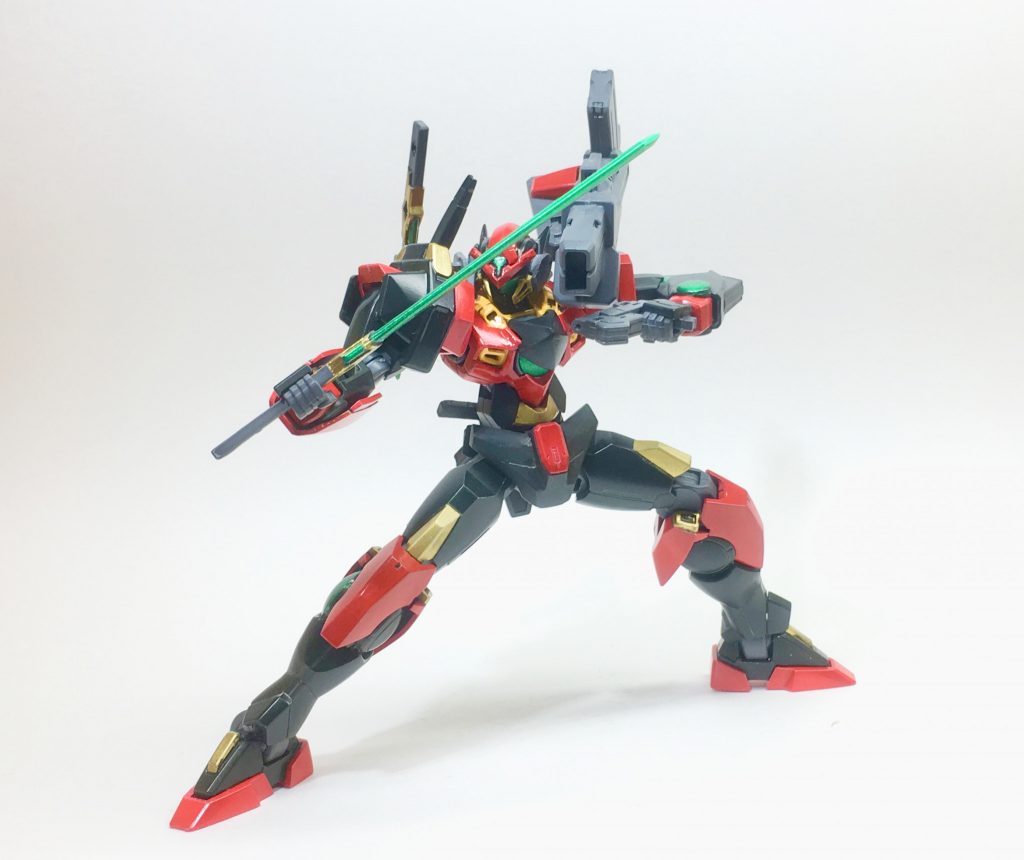 背中のGNバズーカはクアンタのGNシールドの基部を使っているので前方に展開できます!
もっといいポージングが出来たらなぁ〜勿体無いですw