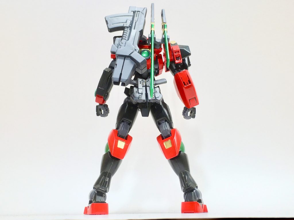 バックショットです!GNシールドの代わりにGNバズーカが付いていると言うことは、GNドライブは一つしかないですw