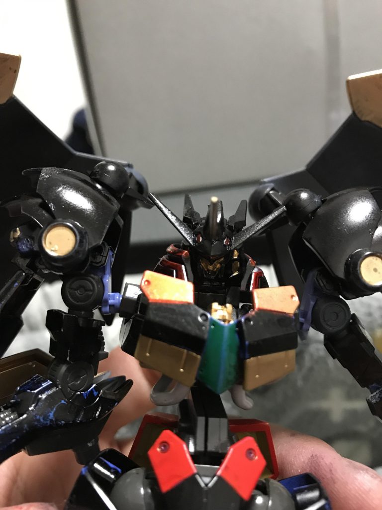 トールギスⅢのフェイスをチョチョイと改造しましたw
作っといて自分が別物に見えてしまいます