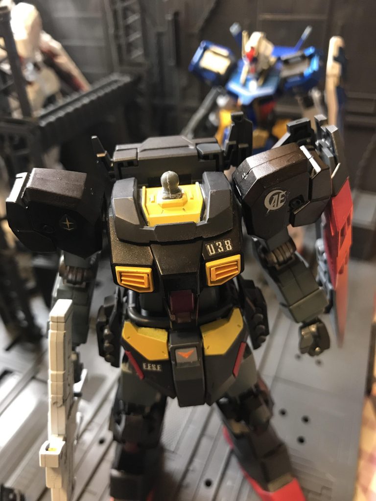 首はガンダムヘッドを付けると短く感じたため延長しました