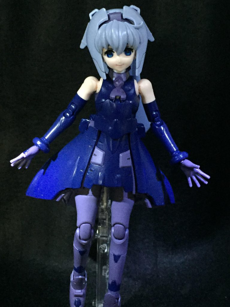 塗料はMr.カラーのティターンズブルー2を使用しました。スミ入れはシタデルにて