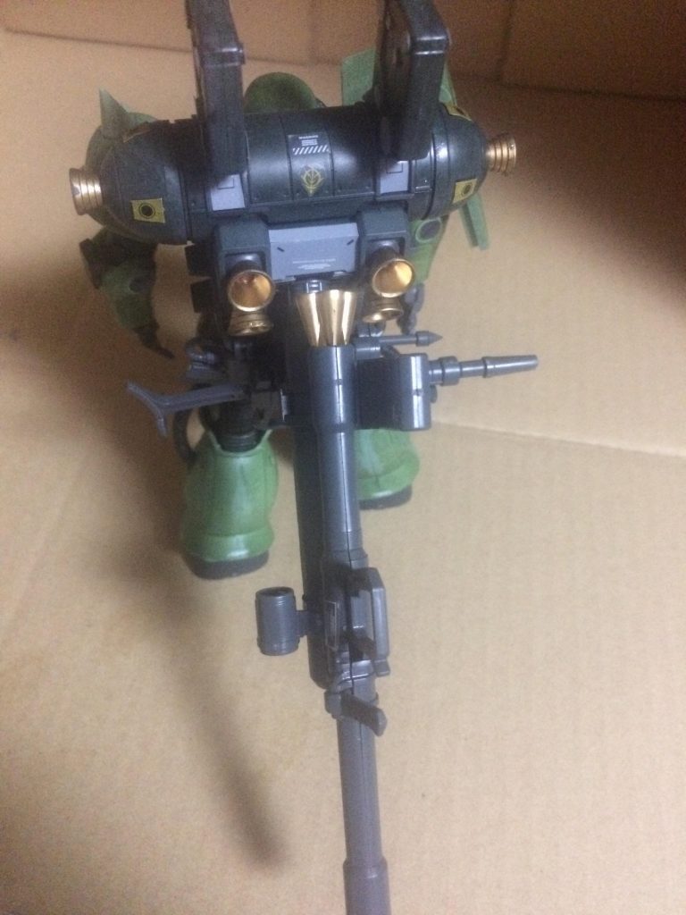 斜め上からバックショットになります。