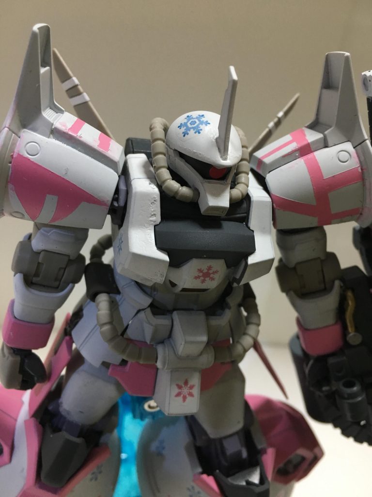 各所にマニキュア用の水転写シールを貼ったあとつや消し仕上げです。