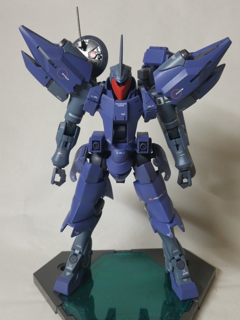 武器はトップ画にあったとおりシンプルにライフル、シールドに加えてビームサーベルです。私、シンプルな兵装好き!