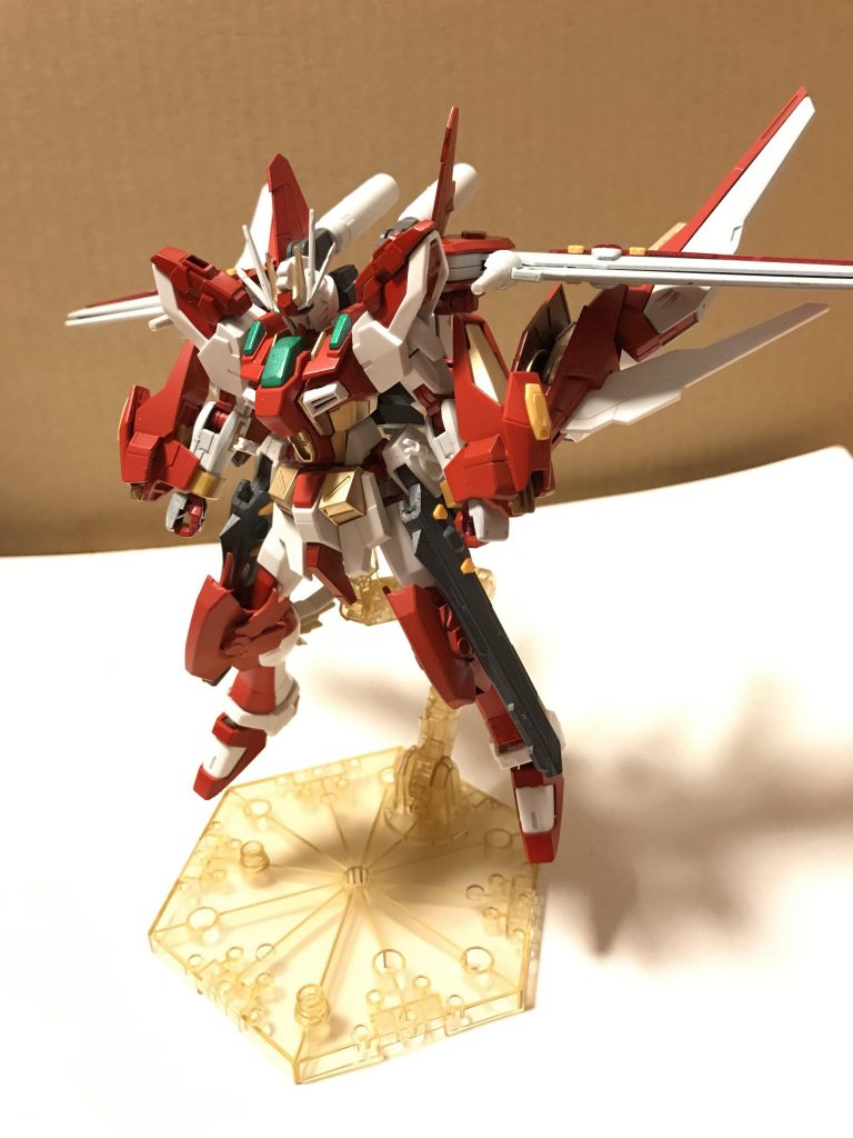 ライトニングフォーム
通常形態エクシードフォームからバックパックを変形させた形態でストライクのエールストライカーを元にしている
主に肉弾戦や高機動戦に特化していてフルバーストやドラグーンも使用可能だがエクシードフォームと比べて威力は低くなる