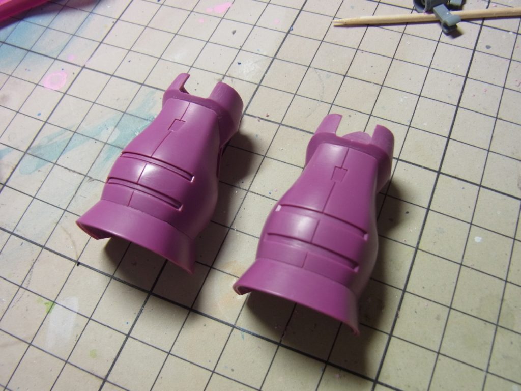 すね裏の謎溝はダクトの類だろうという事にしてディティールを彫りました