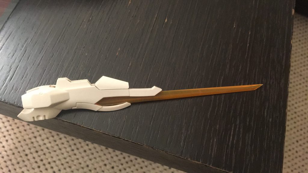 兎狩はまんまエルフブルックの足です笑。本体は黒で塗装し刃は行けるかなー?って思いながらクリアブルーを吹いたらちゃんとグリーンになったのでそのまま先端をシャープにして使いました。