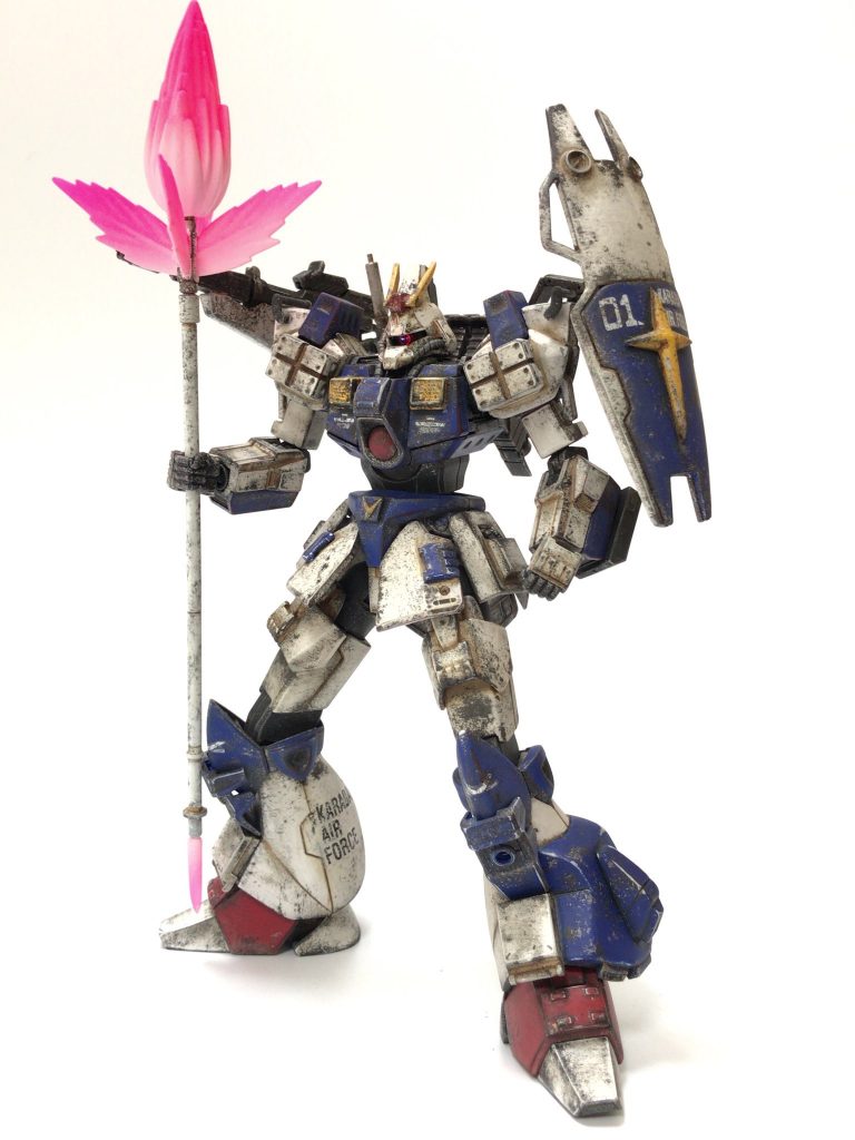 そしてこちらは本体のガルバルディ改です。フリゲートブースターを取り外した状態ではサンダーボルトの陸戦型ガンダムS型の装備を取り付けています。元々こちらが先に完成した状態でフリゲートブースターは後で製作した物になります。