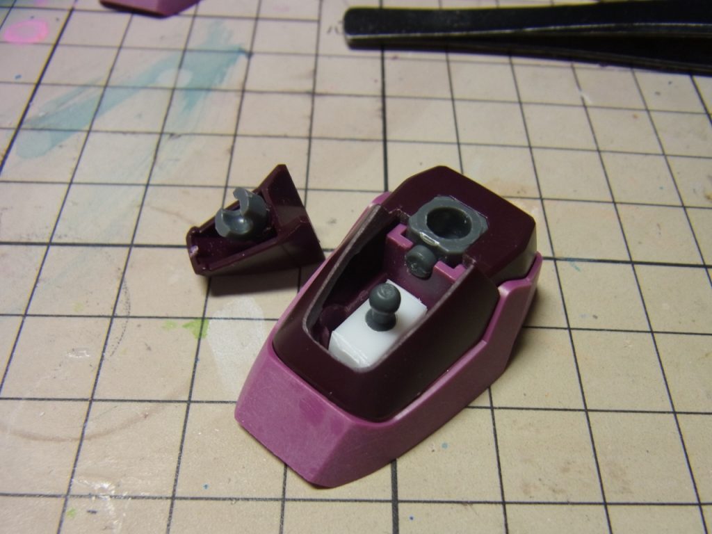 効果が薄かったけど、少しでも傾かせたかったので
ボールジョイントで接続する形に作り直し
スプリングの方が簡単で効果的だったかもしれない