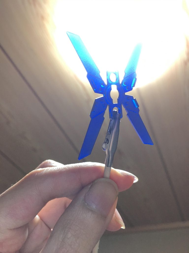 その状態から塗ったので光を当てるとメタリック感を出しながらクリアパーツの透明感を出せるようにしたつもりなのですが・・・