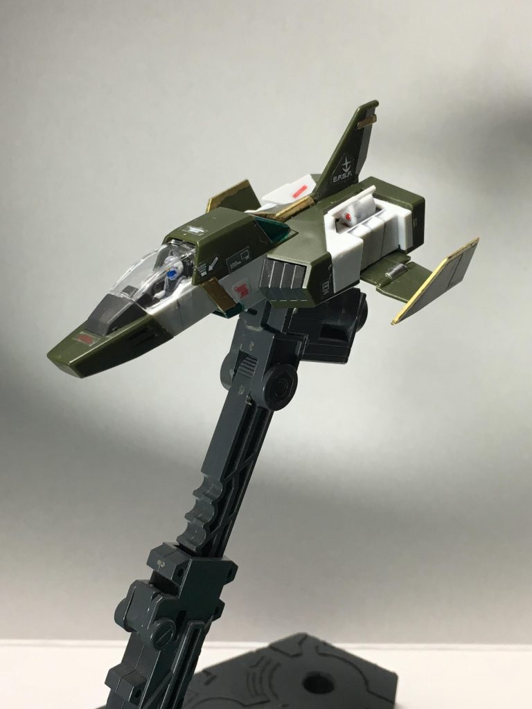 ミサイルランチャーはマイナスドライバーを使わなければ開かないレベルで固かったです。