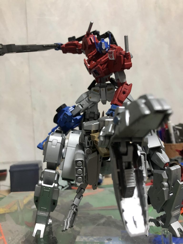 ガンプラコンボイと
「サイバトロン戦士!出動!!」